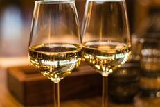 Dégustation de vin blanc d'Alsace